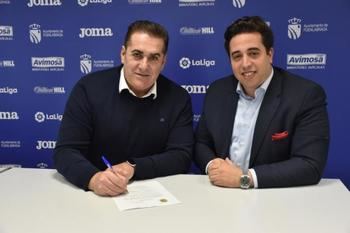 El entrenador del Fuenla, José Ramón Sandoval, y el presidente del club Jonathan Praena.