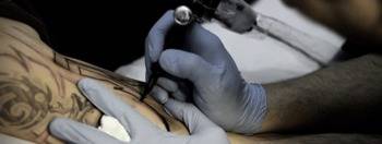 Los tatuajes pueden liberar sustancias cancerígenas
