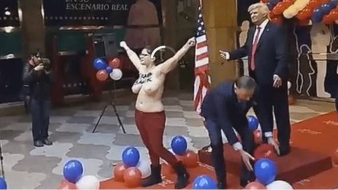 Una feminista irrumpe en la inauguración de la estatua de Trump