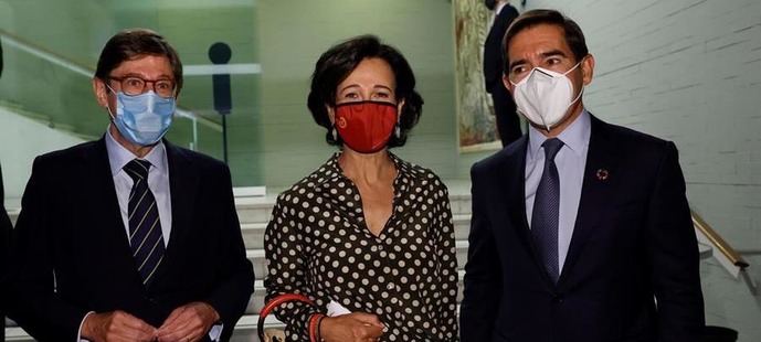 José Ignacio Goirigolzarri (Caixabank-Bankia), Ana Botín (Santander) y Carlos Torres (BBVA), 