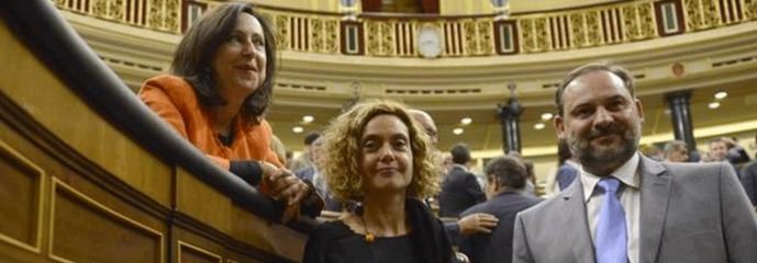 Tres ministros con acta renuncian al escaño y blindan los 84 diputados