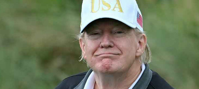 Trump enseña su campo de golf a Ursula y cita a Cisneros: “Estos son mis poderes“