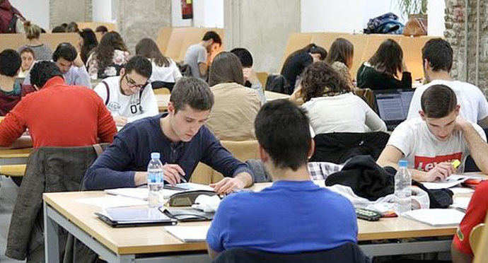 El 80% de universitarios, incapaces de hablar más de un minuto de la actualidad 