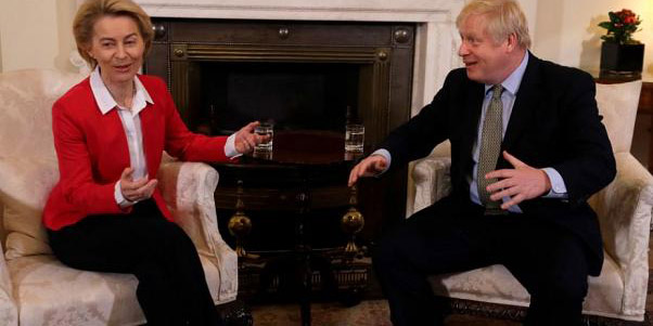 La presidenta de la Comisión Europea, Ursula von der Leyen y Boris Johnson.
