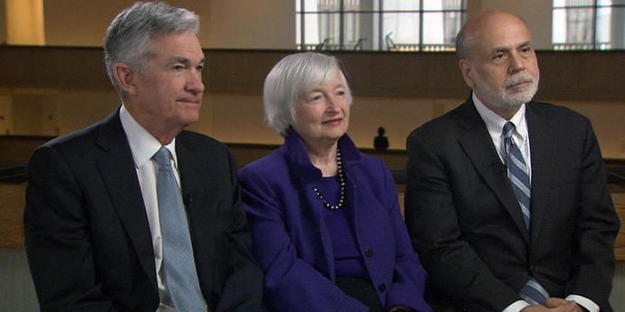 El presidente de la Reserva Federal Jerome Powell con sus dos antecesores, la secretaria del Tesoro, Janet Yellen, y Ben Bernanke.