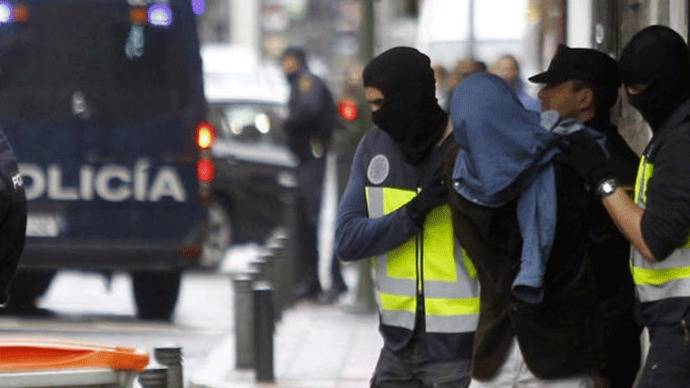 Hallan cargadores de AK-47 durante la detención en Madrid de dos presuntos yihadistas